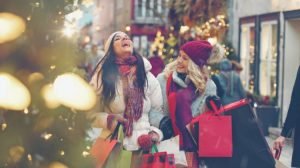 women holiday shopping